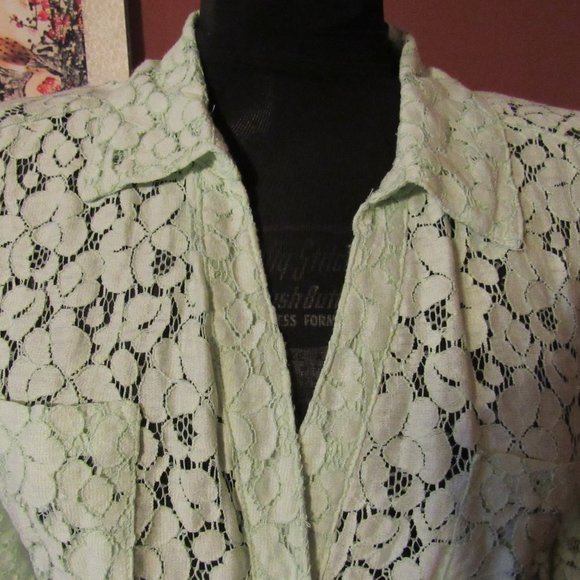 *SOLD* 💚 Mint Green Lace Front Tie Blouse - XLJ - Picture 4 of 10